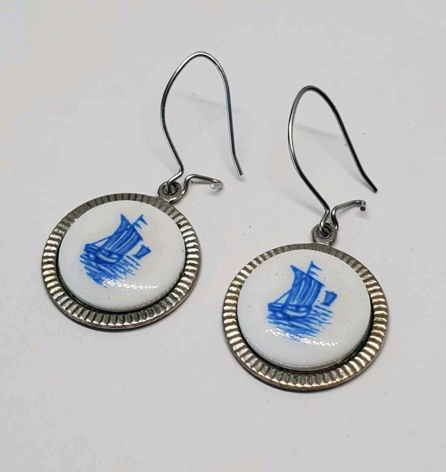 Vintage Delft Blue Porcelain Silver Tone Round Kidney Wire Dangle Earrings