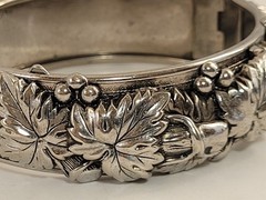 Vintage Silver Tone Repousse Grape Leaves Vine Bangle Bracelet Jewelry Hinged