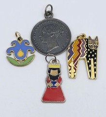 Vtg Charm Lot 15 Pendant Laurel Birch Cat Monet Kite Seagrams Barrel Craft Wear