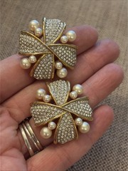 Vtg Swarovski Pearls & Clear Crystals Earrings Gold Tone Clip On Bow Cross READ