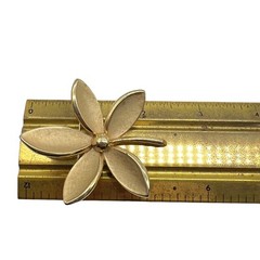 Vintage Crown Trifari Leaf Flower Brooch Pin Gold Trifarium Textured Petals B7