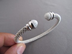 VINTAGE ITALY STERLING POPCORN MESH FLEX HOWLITE TIPPED BANGLE CUFF BRACELET