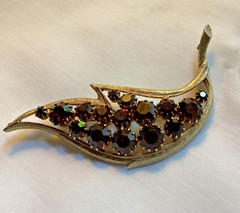 Mid Century Large Prong Set Dark Brown Faceted Crystal Brooch Pin Goldtone P87