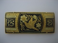 Vintage Damascene Black Gold Bird Spreading Wings Crest Trombone Clasp Brooch