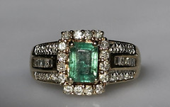 Vintage 14k Gold Handcrafted Natural Diamond And Emerald 9x7mm Band Ring 5.2g