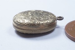 GOOD QUALITY ANTIQUE ENGLISH VICTORIAN 9K GOLD BF PHOTO LOCKET c1880