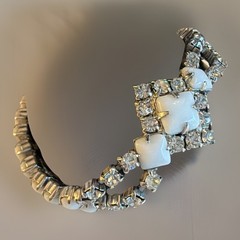 Kramer Vintage 1950″s Milk Glass Rhinestone 7″ Bracelet Silver Tone W26