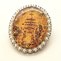 RARE VTG Maximal Art Signed Victorian Christmas Scene Brooch Faux Pearl Frame