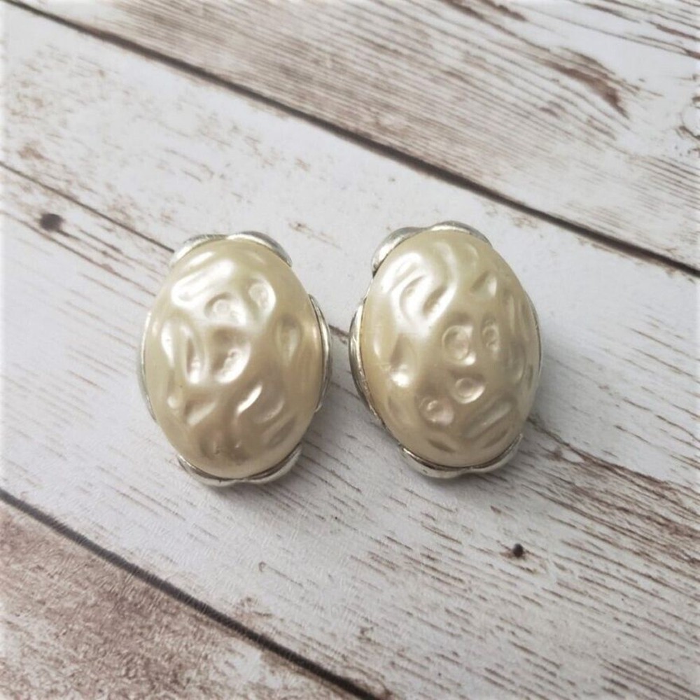 Vintage Clip On Earrings – Oval Cream – 1 & 1/8″ – Unusual