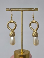 Faux Pearl Teardrop Matte Gold Tone Pierced Earrings Dangle Drop Vintage 2.5 In