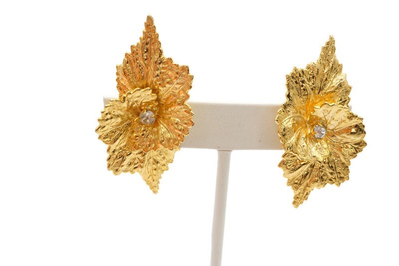 Vintage Clip On Earrings Gold Tone Rhinestone Textured Z4