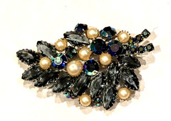AURORA BOREALIS BLUE NAVETTE FAUX PEARL RHINESTONE 3″ LEAF FLORAL BROOCH VINTAGE