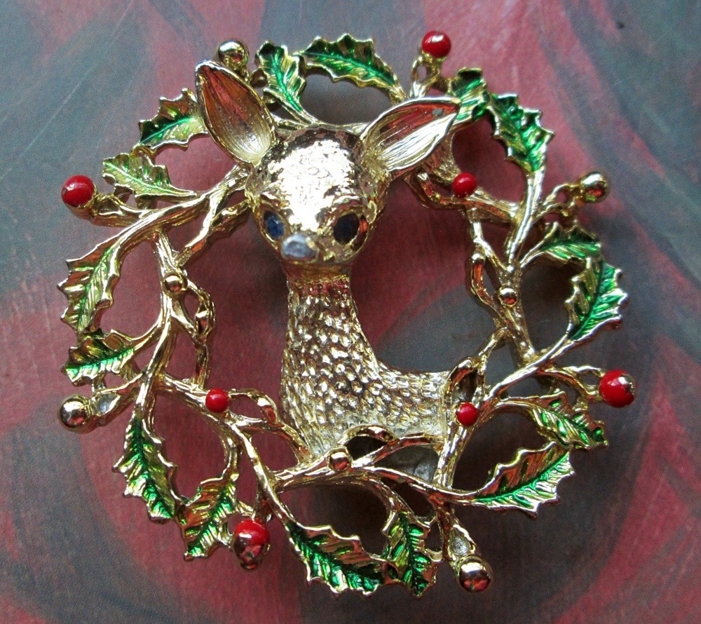 Vintage GERRY’S Christmas Brooch Wreath with Reindeer Gold Tone