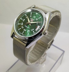 Vintage Seiko 5 Automatic Men steel Day Date 17 jewel Refurbished Japanese wrist