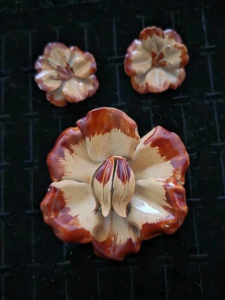 Vintage Enamel Flower Brooch & Clip Earrings Metal Mod Set Brown & Tan Jewelry