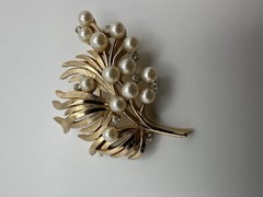 Vintage Crown Trifari Pearl Gold Floral Brooch 4.5cm JB21