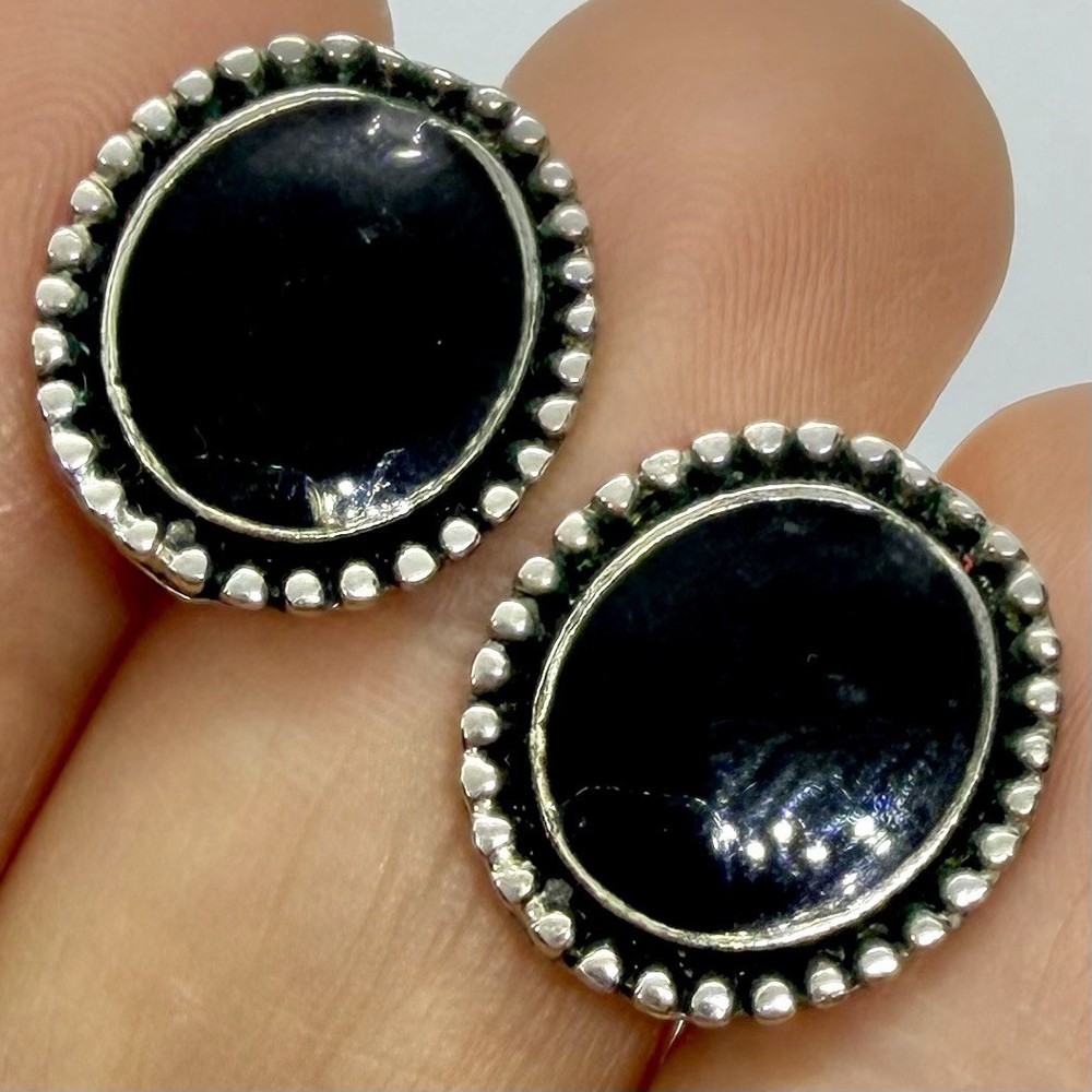 Vtg Southwestern Black Enamel Silvertone Beaded Oval Petite Stud Earrings Post