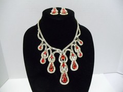 VINTAGE FIRE RED RHINESTONE TEAR DROP STYLE NECKLACE & DANGLE STUD EARRINGS SET