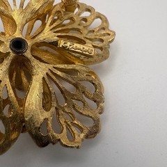 Francois Vintage Gold Tone Filigree Flower Brooch Dimensional Floral Pin 2.25″