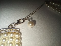Costume Jewlery 2 Necklaces And 1 Set Of Earrings Costume Pearls