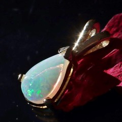 14k y/gold pendant 0.30ct natural Australian fiery opal solitaire 0.80gr N3744