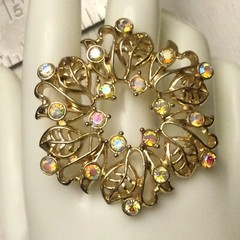 Stunning Vintage Estate Goldtone & AB Rhinestone Snowflake Wreath Brooch