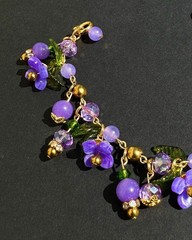 Gold Tone 7.5” Vintage Style – Green Leaf, Purple Flower Charm Bracelet.