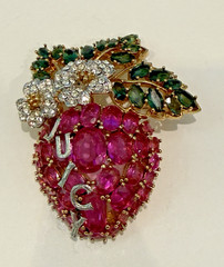 JUICY COUTURE VINTAGE CRYSTAL CZ STONE STRAWBERRY BROOCH