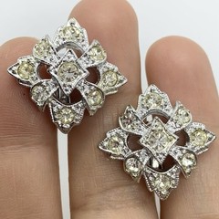 VTG SARAH COVENTRY ART DECO RHINESTONE SILVER OPENWORK HUGGIE EARRINGS CLIP-ON