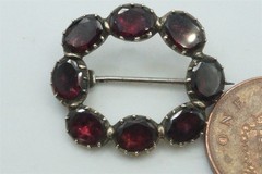 GOLD GARNET CIRCLET BROOCH – ANTIQUE ENGLISH c1830