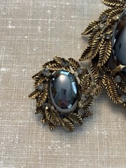 Vtg Alice Caviness Antiqued Goldplate Black Oval Hematite Style Brooch Earrings