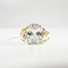 Vintage 18k Retro oval white sapphire ring