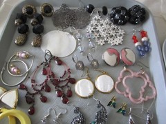 8# Vintage-Now 217pc Costume Jewelry Necklace Earrings Pins Bracelets Lot (Bb17