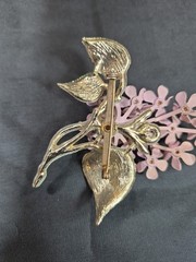 VTG ENAMEL GLASS PINK VIOLETS HYDRANGEA LILACS FLOWER BOUQUET CLUSTER BROOCH