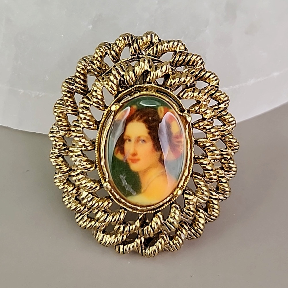 Vintage Cameo Brooch Pendant Lady Portrait Oval Gold Tone Textured Domed 1.5″