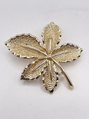 Vintage 1968 Signed Sarah Coventry “Ivy” Gold Tone Brooch Clip Earrings Set