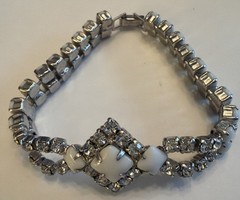 Kramer Vintage 1950″s Milk Glass Rhinestone 7″ Bracelet Silver Tone W26