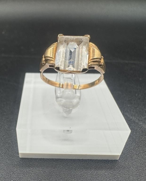 Antique 10K Gold Clear glass Ladies Ring Size 9. 2.4gr