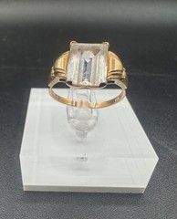 Antique 10K Gold Clear glass Ladies Ring Size 9. 2.4gr