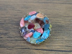 Vintage – 1⅝” Metal Pinback Brooch, Small Colorful Ocean Stones Set in Resin
