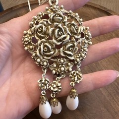 Monet Vintage 26 In Necklace White Rose And Antique White Chain