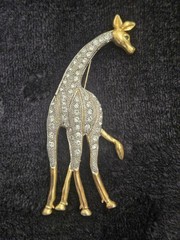 Vintage Rhinestone Giraffe Brooch Gold Tone Pin Green Rhinestone Eye 🦒