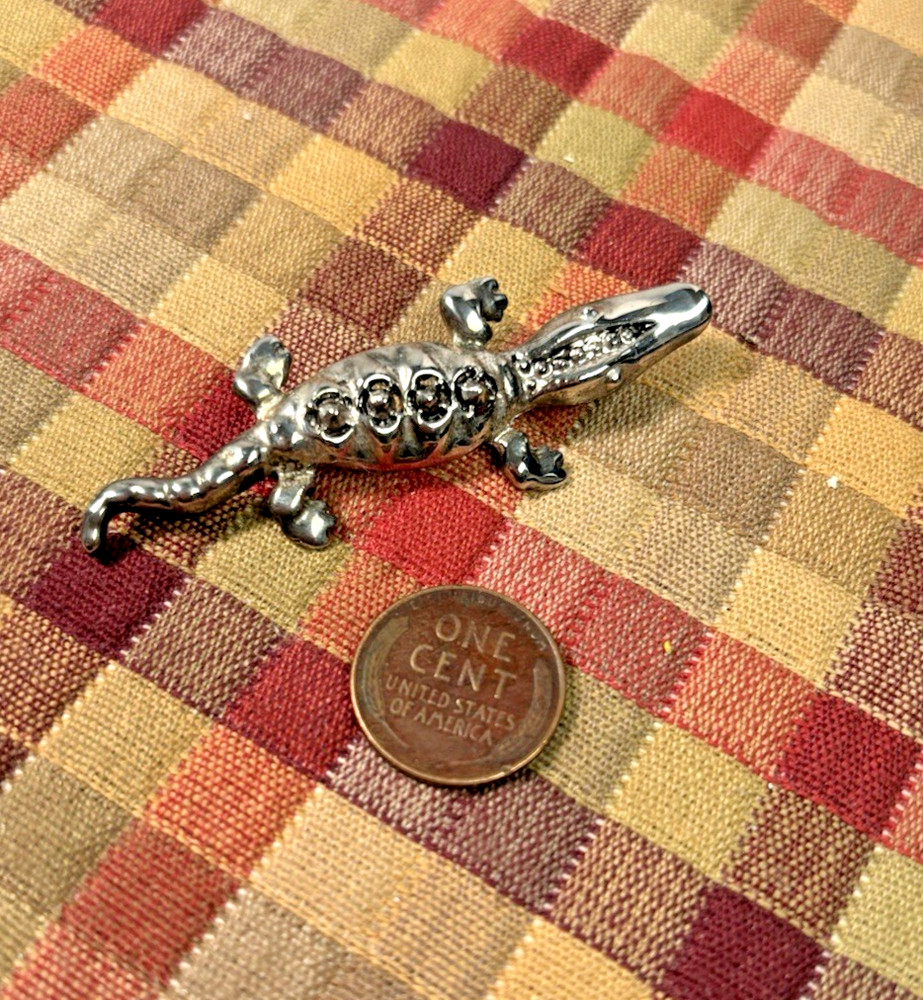 Vintage silver tone alligator brooch 2.5″
