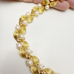 Vintage Faux Pearl Textured Goldtone Vine Leaves Leaf Collar Necklace 17”