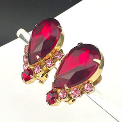 Chunky Vintage Red Pink Juliana Rhinestone Gold Tone Clip On Earrings 1.25″