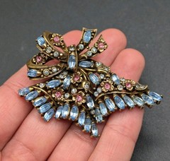 Vintage HOLLYCRAFT 1950 Signed Dated Pastel Rhinestone Brooch Clip Earrings Set