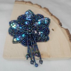 Vintage Avon 1988 Blossom Brooch Iridescent Beaded Floral Pin EUC Peacock