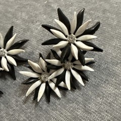VTG Climber Lucite Black White Flower Earrings 50s Clip Daisy Cluster Rhinestone