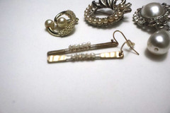 Vintage Faux Pearl Brooch & Earring Lot – Rhinestone Costume Jewelry Unmarked