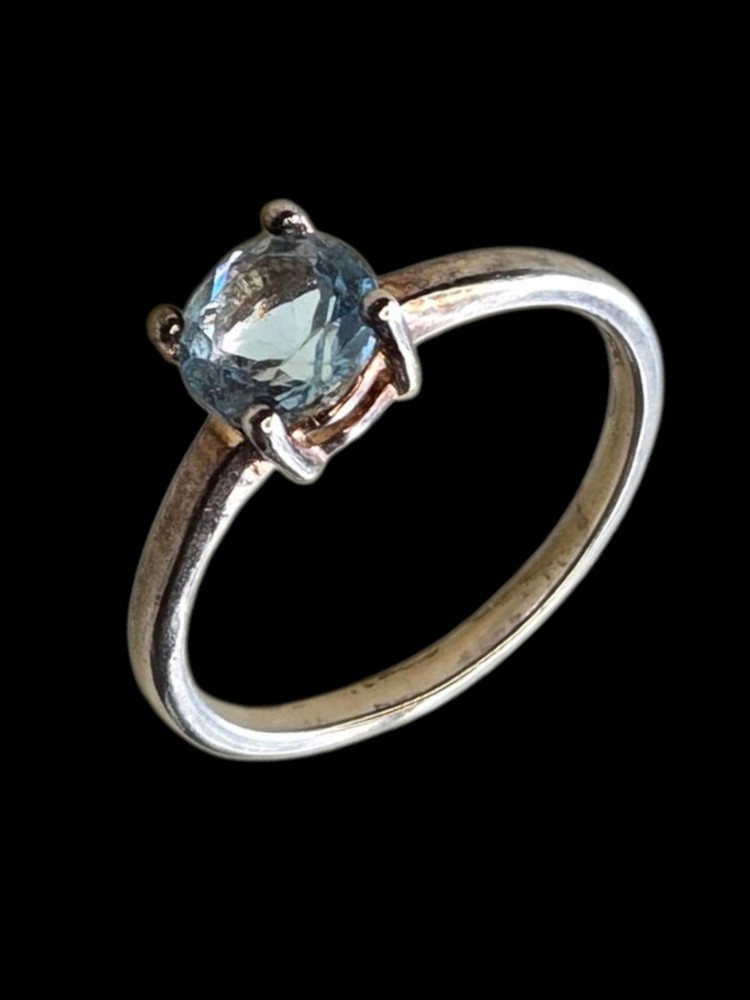 Vintage Jewelry BEAUTIFUL Sterling Silver Ring 💍 With Blue Topaz 💙 Stone